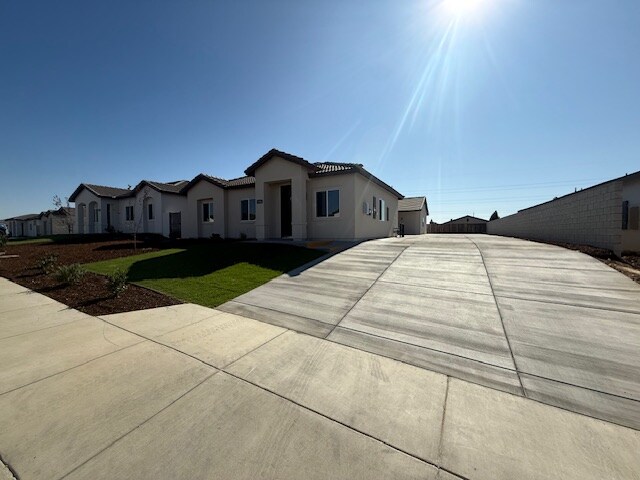 5306 Hawkwatch Ln in Bakersfield, CA - Building Photo