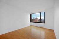 124 W 60th St, Unit 50A in New York, NY - Building Photo - Building Photo