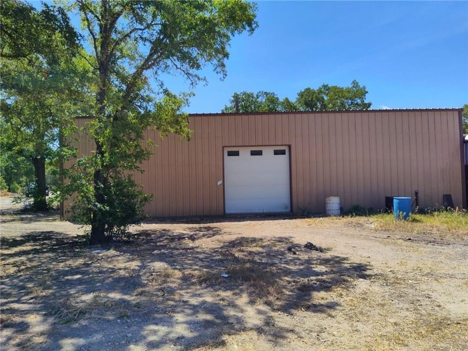 19219 Hogeye Rd in Manor, TX - Building Photo