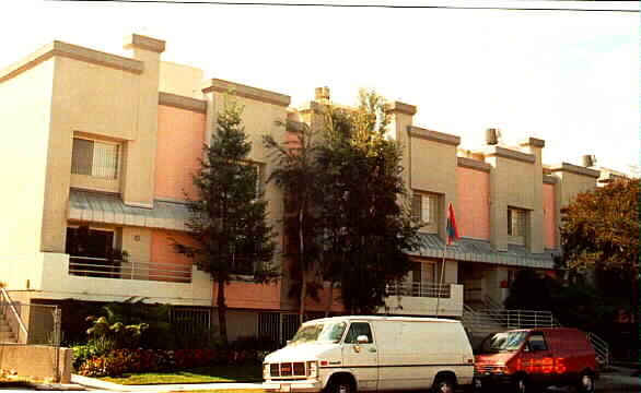 Moorpark Townhomes in Studio City, CA - Building Photo - Building Photo