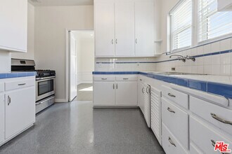 111 N Harper Ave in Los Angeles, CA - Building Photo - Building Photo