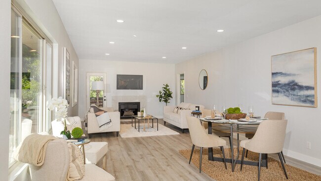 Carlsbad Village Apartment Homes in Carlsbad, CA - Foto de edificio - Building Photo