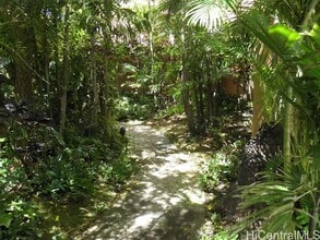 5333 Likini St in Honolulu, HI - Building Photo - Building Photo