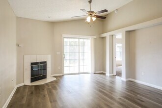 7410 Carriage Side Ct in Jacksonville, FL - Foto de edificio - Building Photo