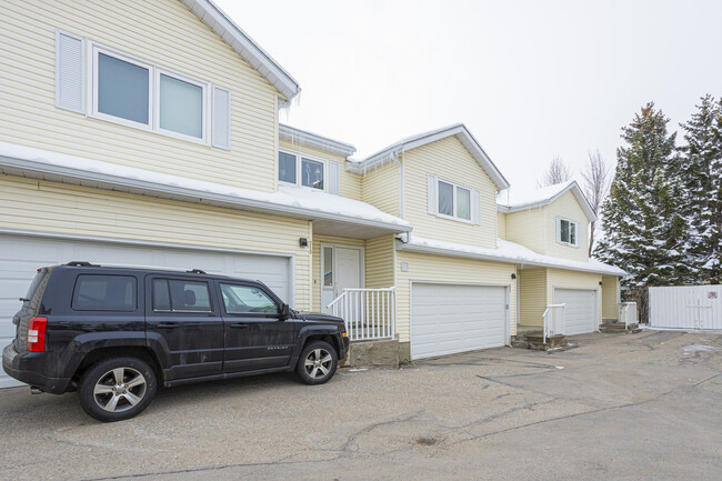 204 Edgedale Gdns NW in Calgary, AB - Building Photo - Building Photo