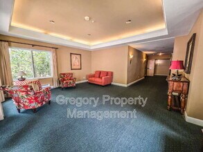 12439 Totem Lake Way in Kirkland, WA - Building Photo - Building Photo