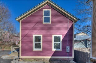 30 Queen St in East Greenwich, RI - Building Photo