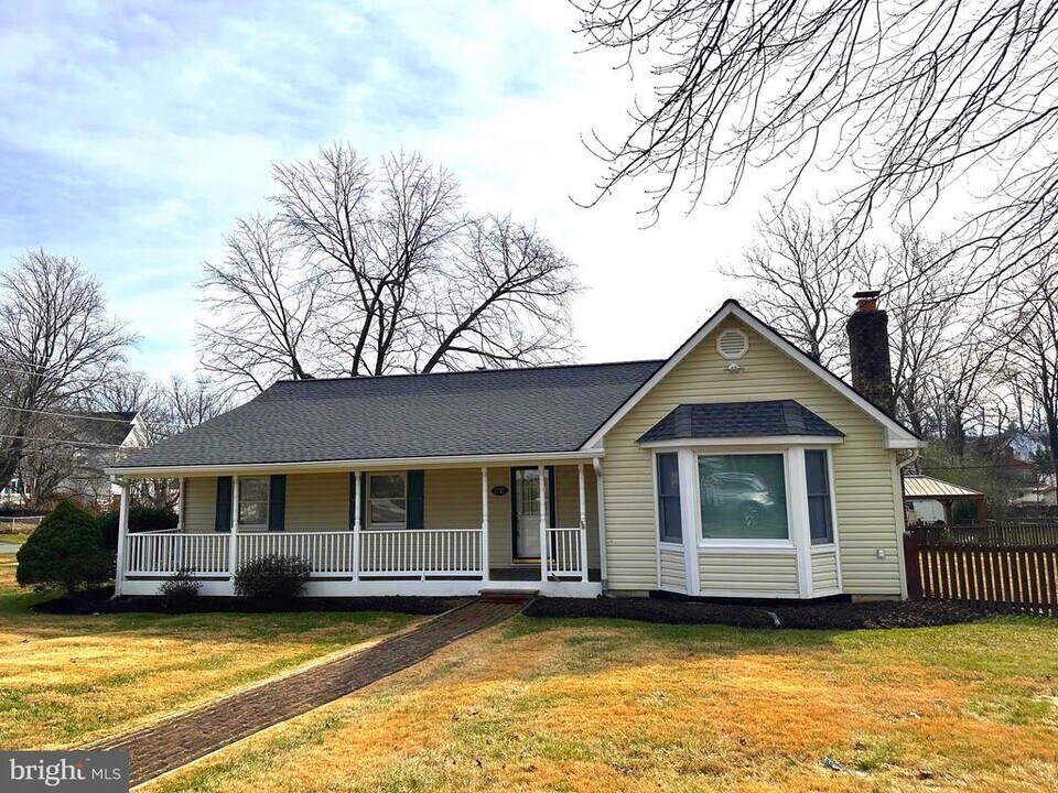 7517 Fisher Dr in Falls Church, VA - Building Photo