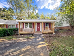 33 Fox Hill Dr in Kilmarnock, VA - Building Photo - Building Photo