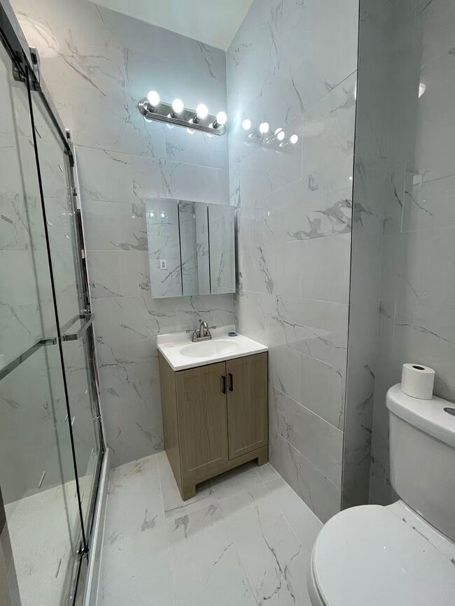 317 57th St, Unit 2 in Brooklyn, NY - Foto de edificio - Building Photo