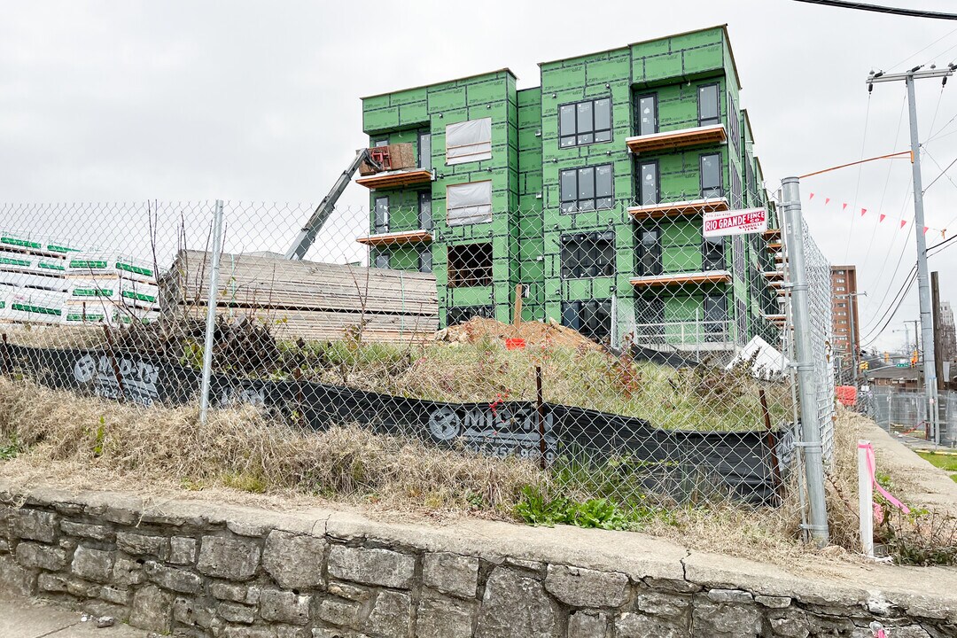 Avoca Apartments in Nashville, TN - Building Photo