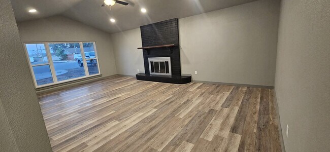 1521 S Missouri St in Pecos, TX - Foto de edificio - Building Photo