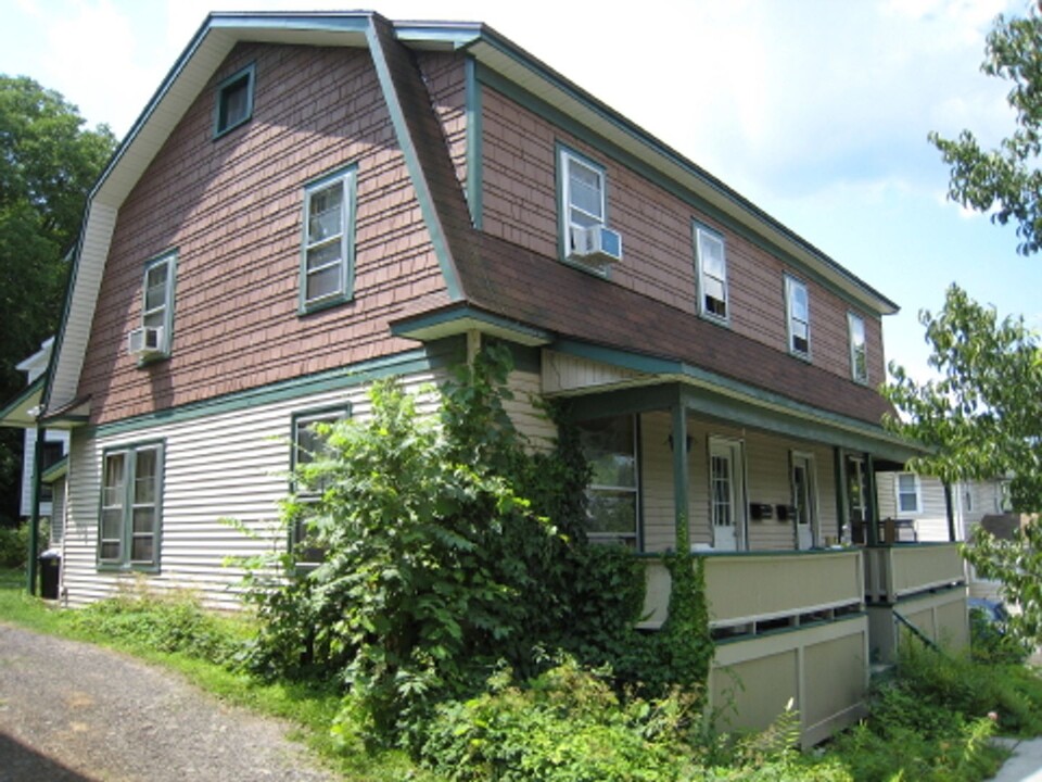 321-321.5-3215 Hillview Pl in Ithaca, NY - Foto de edificio