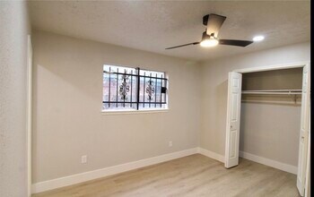 3210 Wuthering Heights Dr in Houston, TX - Building Photo - Building Photo