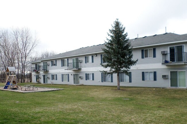 GRAY GABLES OF ALBERT LEA in Albert Lea, MN - Building Photo - Building Photo