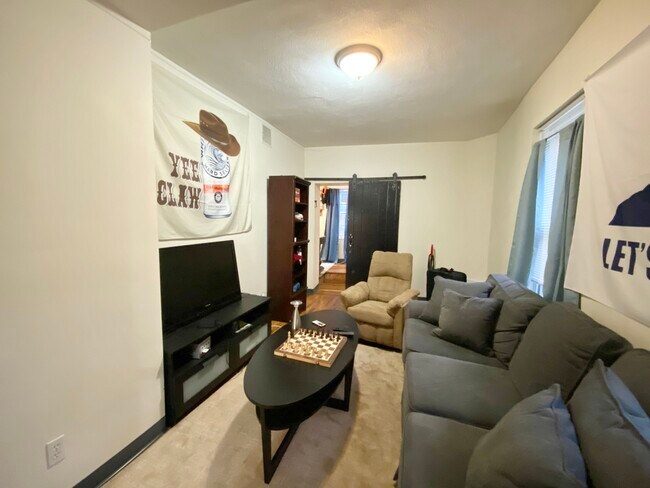 840 Huntington Ave, Unit 1 in Boston, MA - Foto de edificio - Building Photo