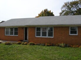 909 Cabell Dr in Bowling Green, KY - Building Photo