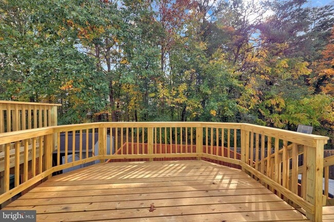 property at 306 Kings Crest Dr