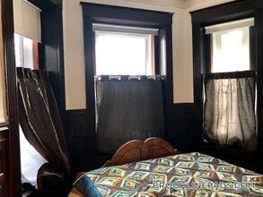 1077 Beacon St, Unit 2 in Brookline, MA - Foto de edificio - Building Photo