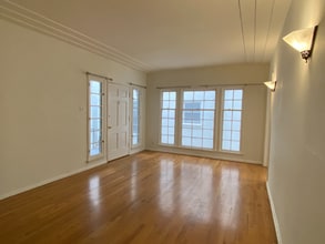 9006 Burton Way in Beverly Hills, CA - Building Photo - Building Photo