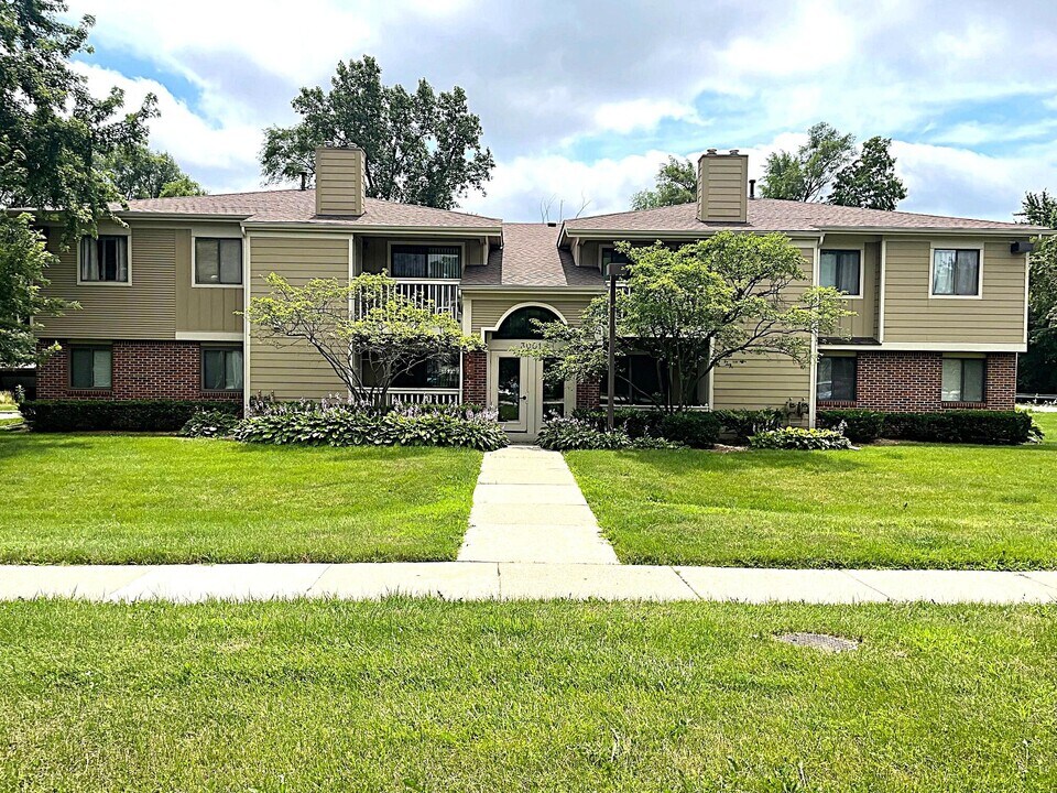 3001 Fernwood Ave in Ann Arbor, MI - Building Photo