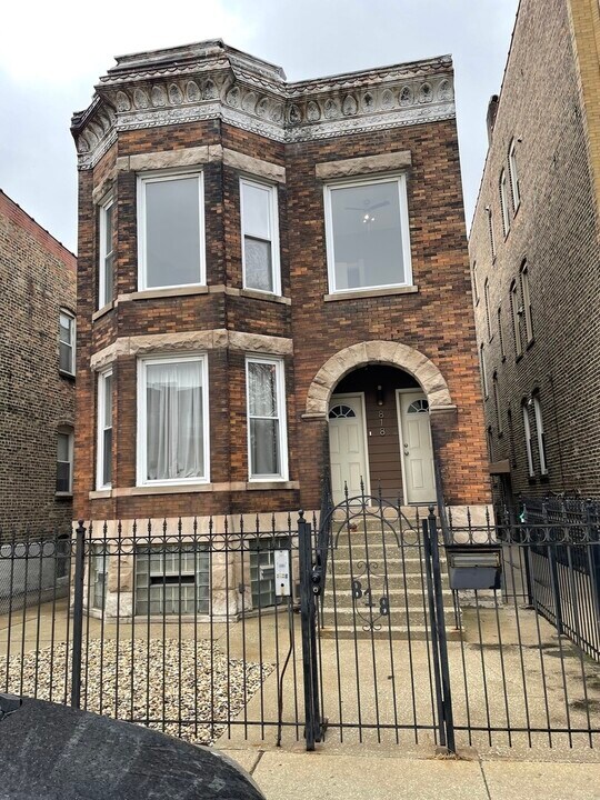 818 N Rockwell St in Chicago, IL - Building Photo