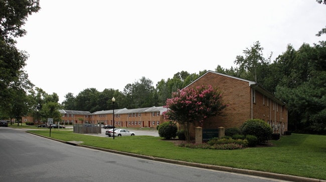 Highland Townhouses in Highland Springs, VA - Building Photo - Building Photo