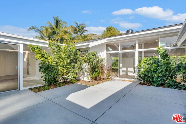 6234 Paseo Cyn Dr in Malibu, CA - Building Photo - Building Photo