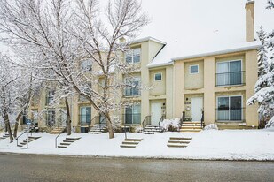 1635 38 Av SW in Calgary, AB - Building Photo