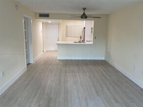 10985 SW 107th St in Miami, FL - Building Photo - Building Photo