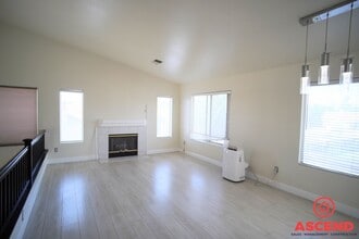 3802 Boswellia Dr in Bakersfield, CA - Building Photo - Building Photo