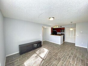 5152 Conroy Rd in Orlando, FL - Foto de edificio - Building Photo