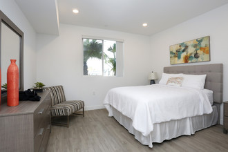 Sherman Way Luxury Apartment Homes in Reseda, CA - Foto de edificio - Interior Photo