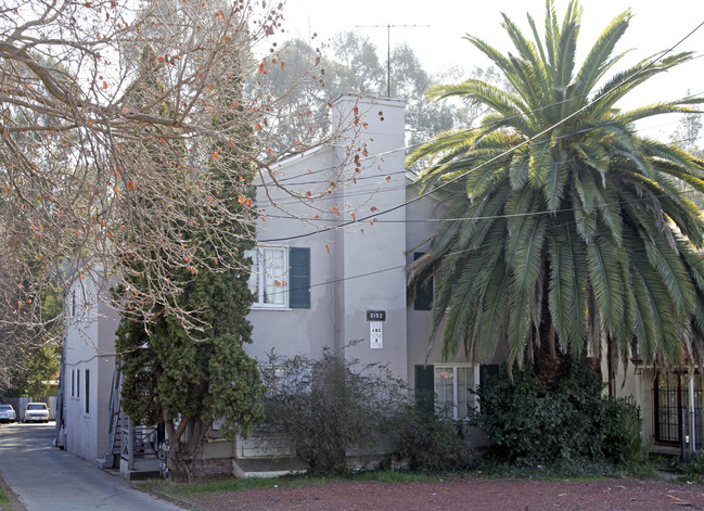 3152 High St in Oakland, CA - Foto de edificio - Building Photo