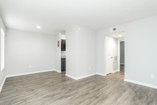 Costa Mesa in Houston, TX - Building Photo