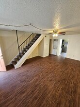 Studio Place Apartments in Denton, TX - Foto de edificio - Building Photo