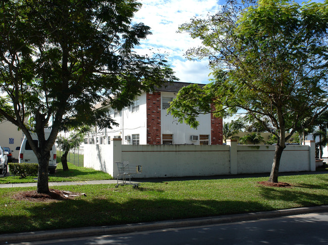 Gina's Apartment in Miami, FL - Foto de edificio - Building Photo