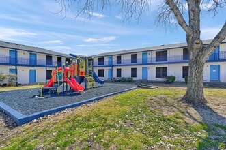 Hickory Apartments in Garland, TX - Foto de edificio - Building Photo
