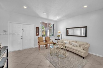 1058 Tupelo Way in Weston, FL - Foto de edificio - Building Photo