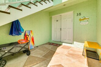 1 Windrush Blvd, Unit 35 in Indian Rocks Beach, FL - Building Photo - Building Photo