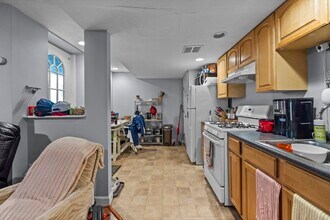 11 Gates St, Unit B in Boston, MA - Foto de edificio - Building Photo