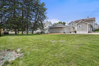 225 E Jefferson St in Stoughton, WI - Building Photo - Building Photo