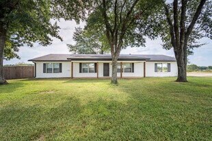 13338 County Rd 2175 in Whitehouse, TX - Building Photo