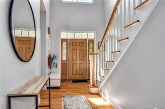 107 Governor Trumbull Way in Trumbull, CT - Building Photo - Building Photo