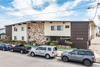 Crestwood Apartments in Torrance, CA - Foto de edificio - Building Photo
