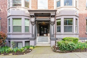 Qualman in Seattle, WA - Foto de edificio - Building Photo