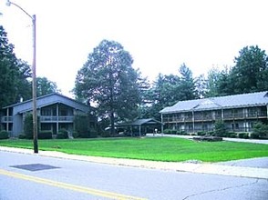 Hebron Terrace Condominiums in Hendersonville, NC - Building Photo - Building Photo