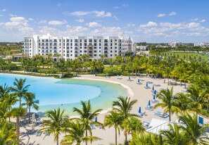 Villa Sole in North Miami, FL - Building Photo