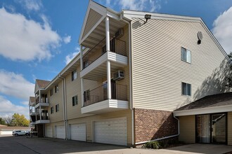 Prairiewood Meadows in Fargo, ND - Building Photo - Building Photo