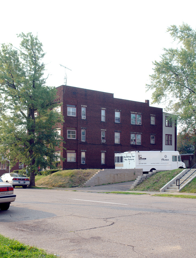 800 5th St NW in Canton, OH - Foto de edificio - Building Photo